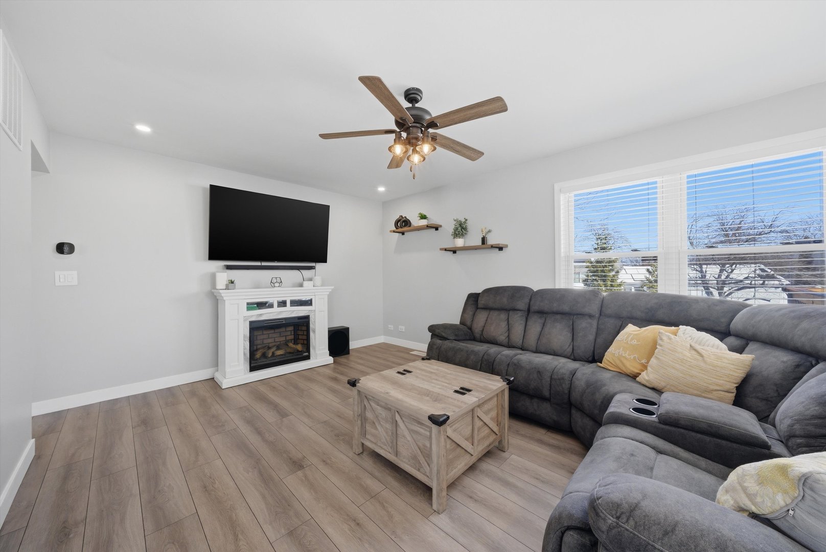 396 Nantucket Court, Bartlett, IL 60103