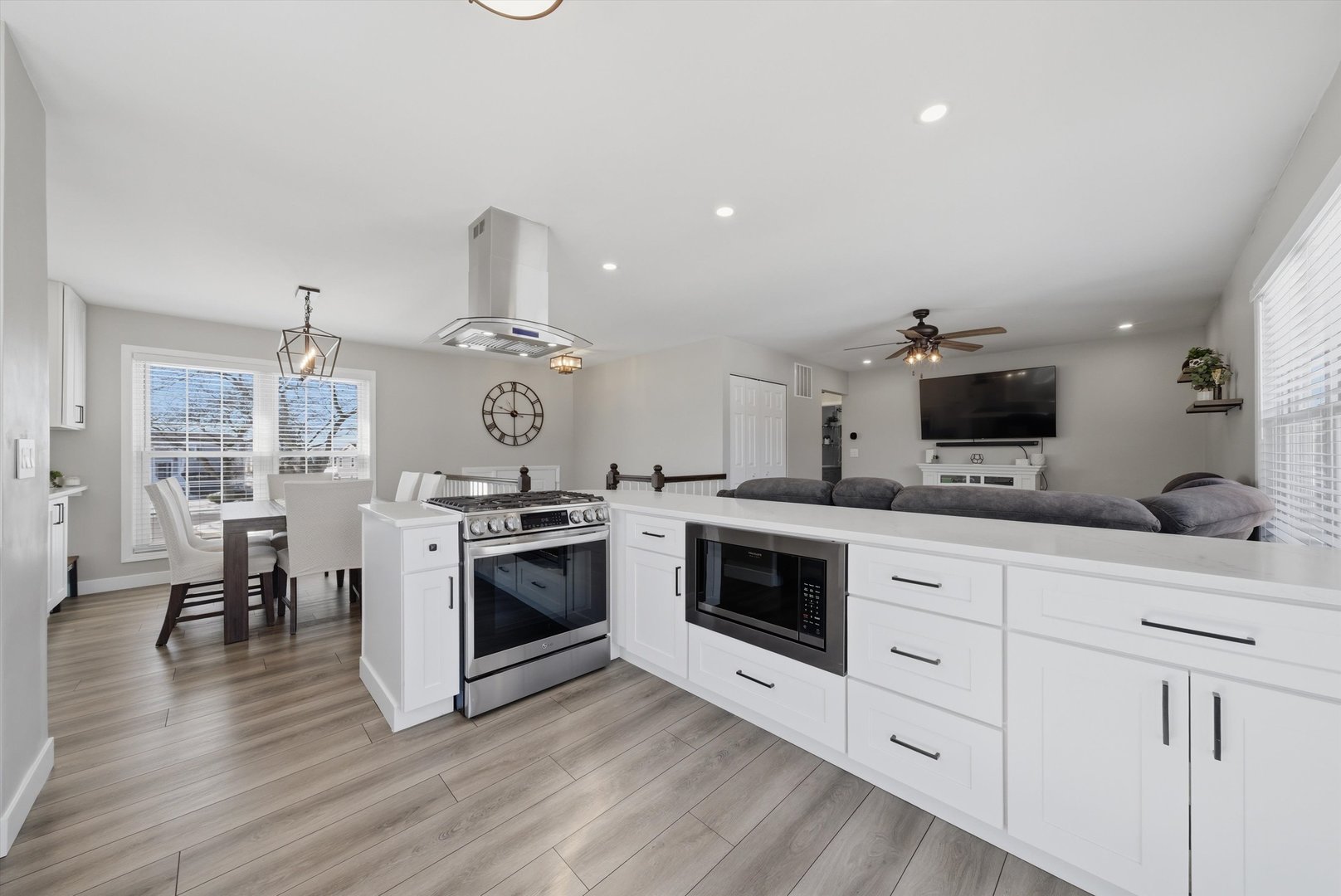 396 Nantucket Court, Bartlett, IL 60103