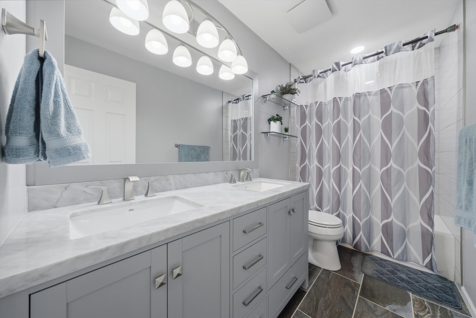 396 Nantucket Court, Bartlett, IL 60103