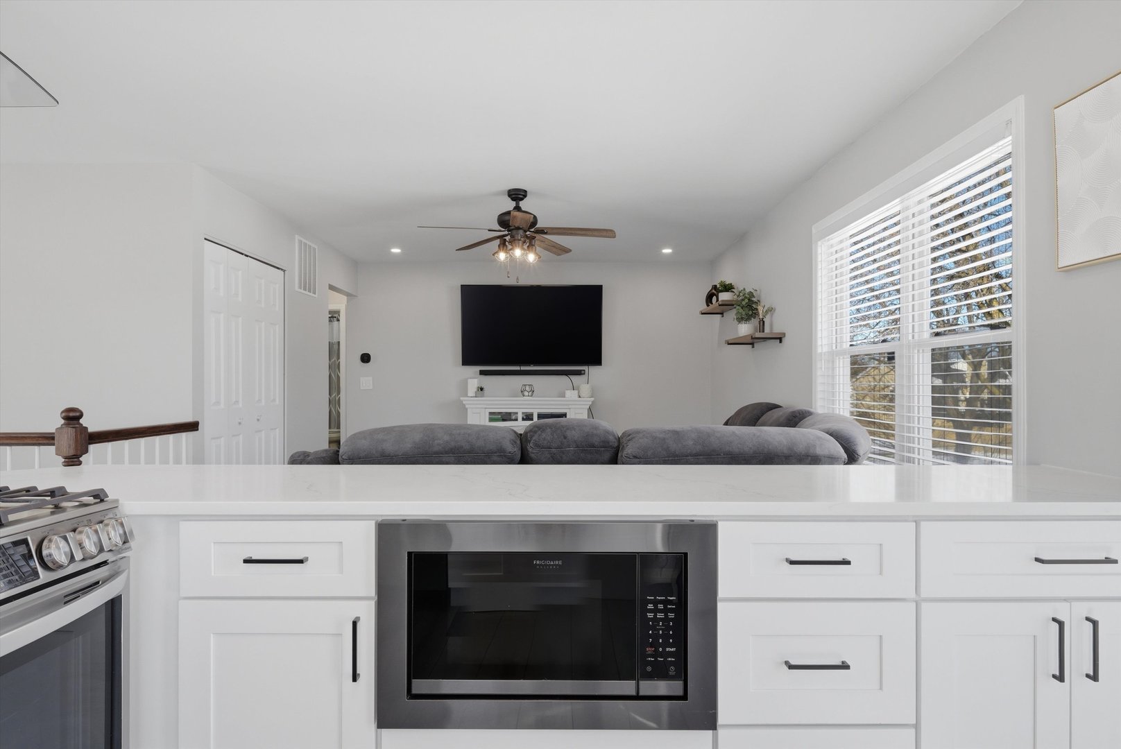 396 Nantucket Court, Bartlett, IL 60103