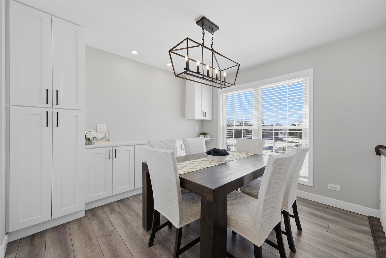 396 Nantucket Court, Bartlett, IL 60103