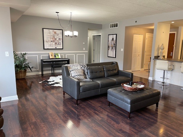 875 E 22nd Street #204, Lombard, IL 60148