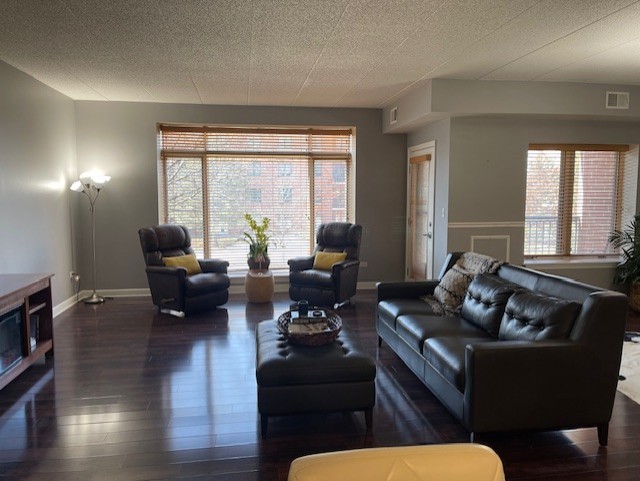 875 E 22nd Street #204, Lombard, IL 60148