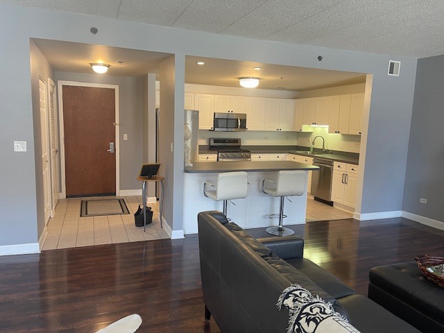 875 E 22nd Street #204, Lombard, IL 60148