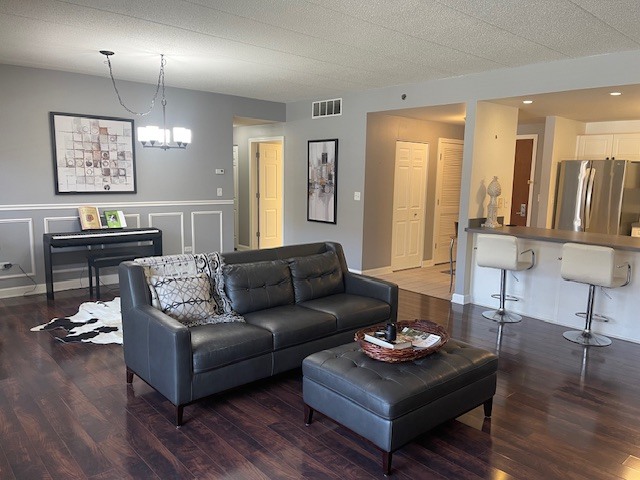 875 E 22nd Street #204, Lombard, IL 60148