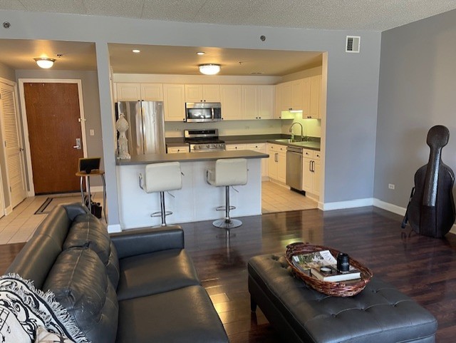 875 E 22nd Street #204, Lombard, IL 60148