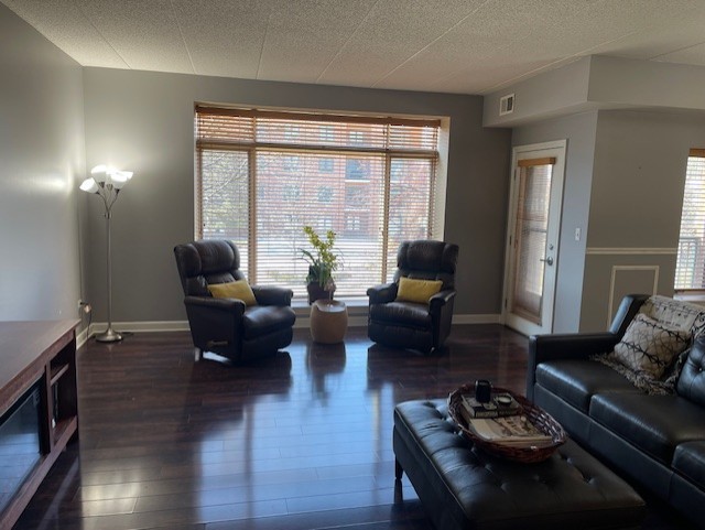 875 E 22nd Street #204, Lombard, IL 60148