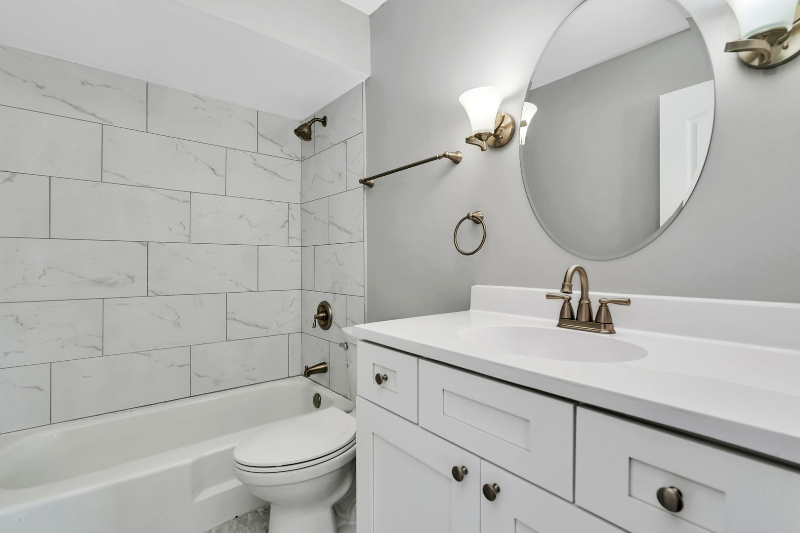 909 Plainfield Road #12, Darien, IL 60561