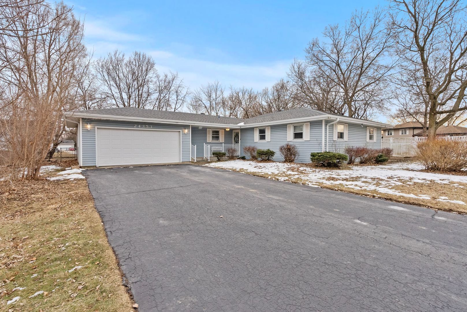 24353 S Valley Drive, Channahon, IL 60410