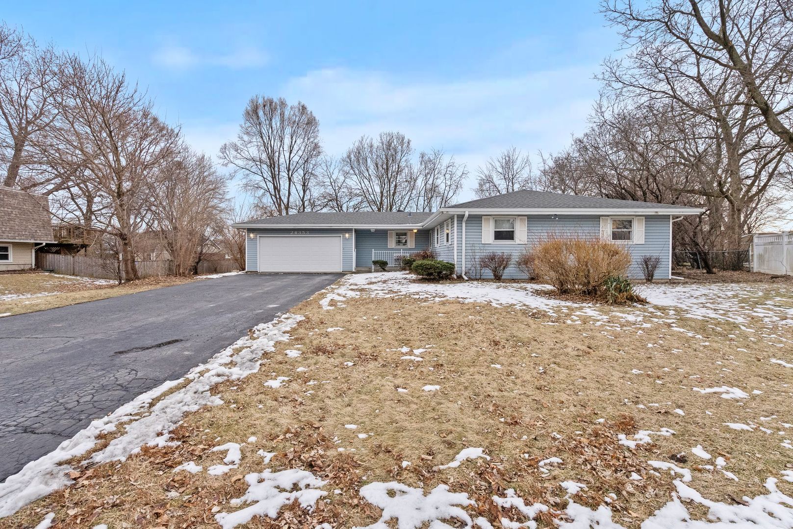24353 S Valley Drive, Channahon, IL 60410