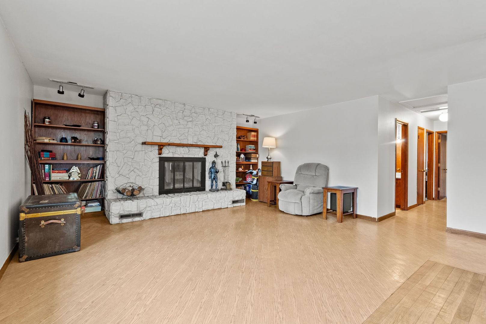 24353 S Valley Drive, Channahon, IL 60410