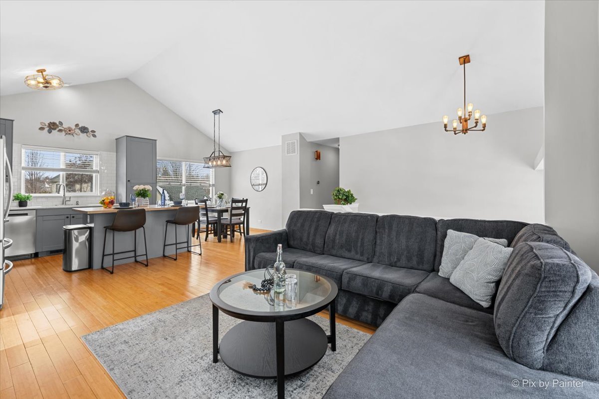 466 VALLEY FORGE Avenue, South Elgin, IL 60177