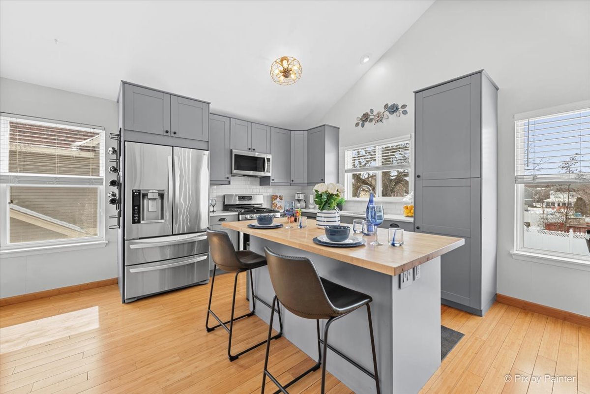 466 VALLEY FORGE Avenue, South Elgin, IL 60177