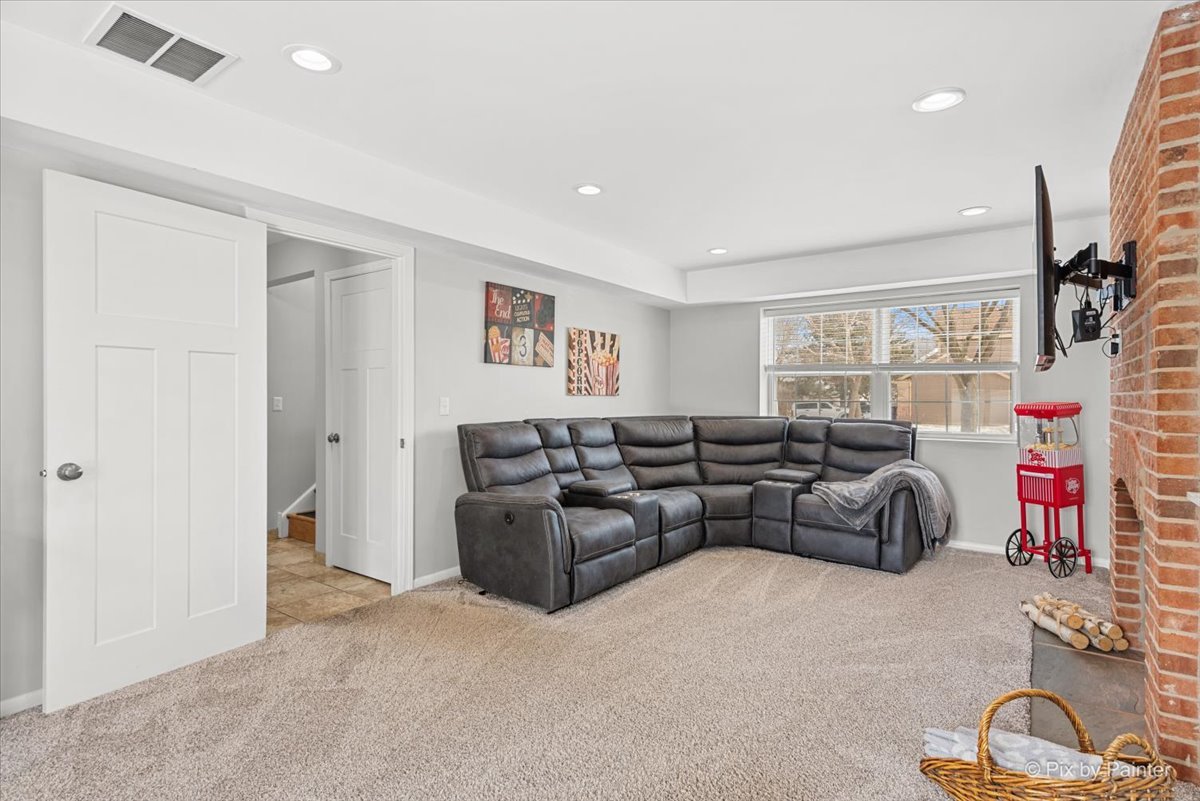 466 VALLEY FORGE Avenue, South Elgin, IL 60177