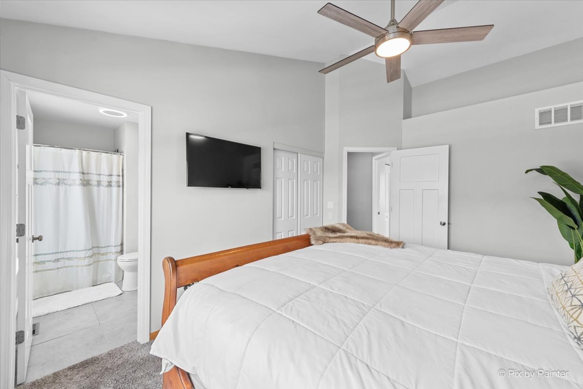 466 VALLEY FORGE Avenue, South Elgin, IL 60177