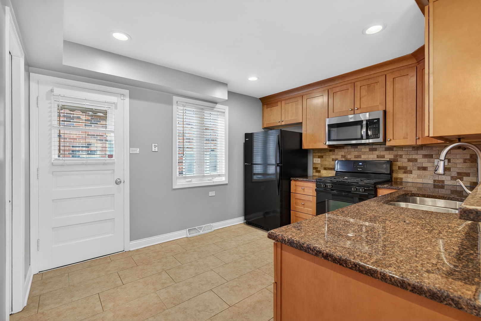 15 S Waiola Avenue #6, La Grange, IL 60525