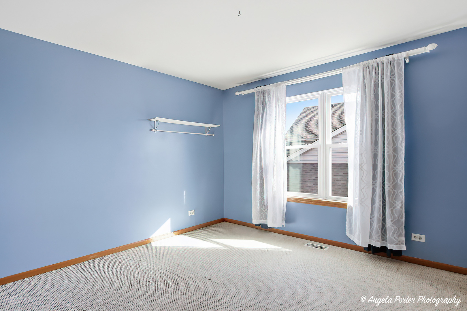 1949 W Windsor Drive, Round Lake, IL 60073