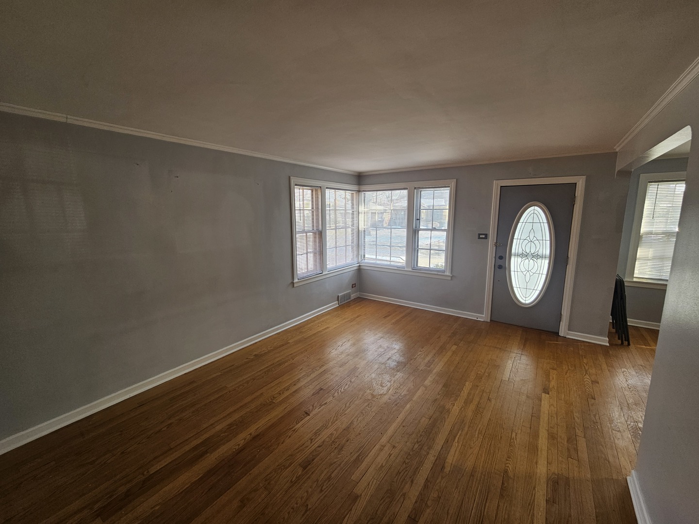 902 Jeannette Street, Des Plaines, IL 60016