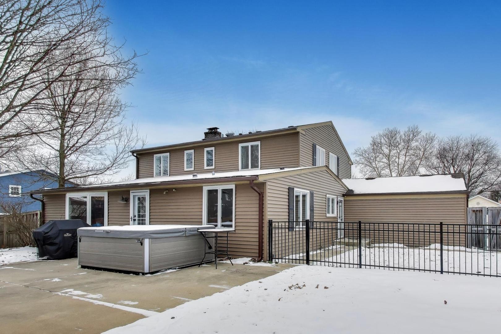 1605 Burning Trail, Wheaton, IL 60189