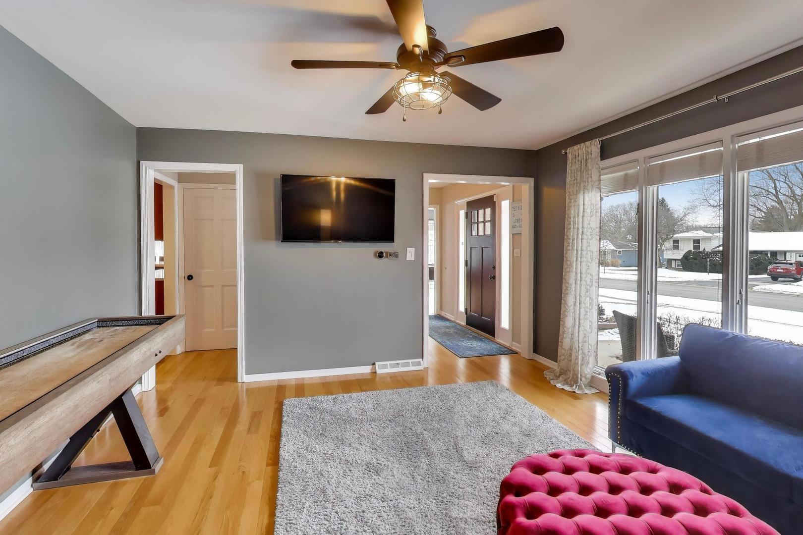 1605 Burning Trail, Wheaton, IL 60189