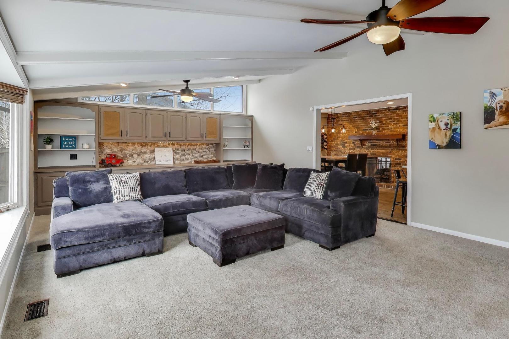 1605 Burning Trail, Wheaton, IL 60189