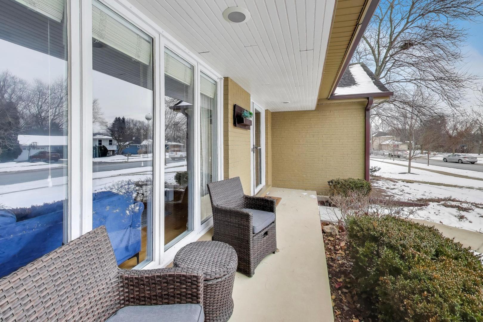 1605 Burning Trail, Wheaton, IL 60189