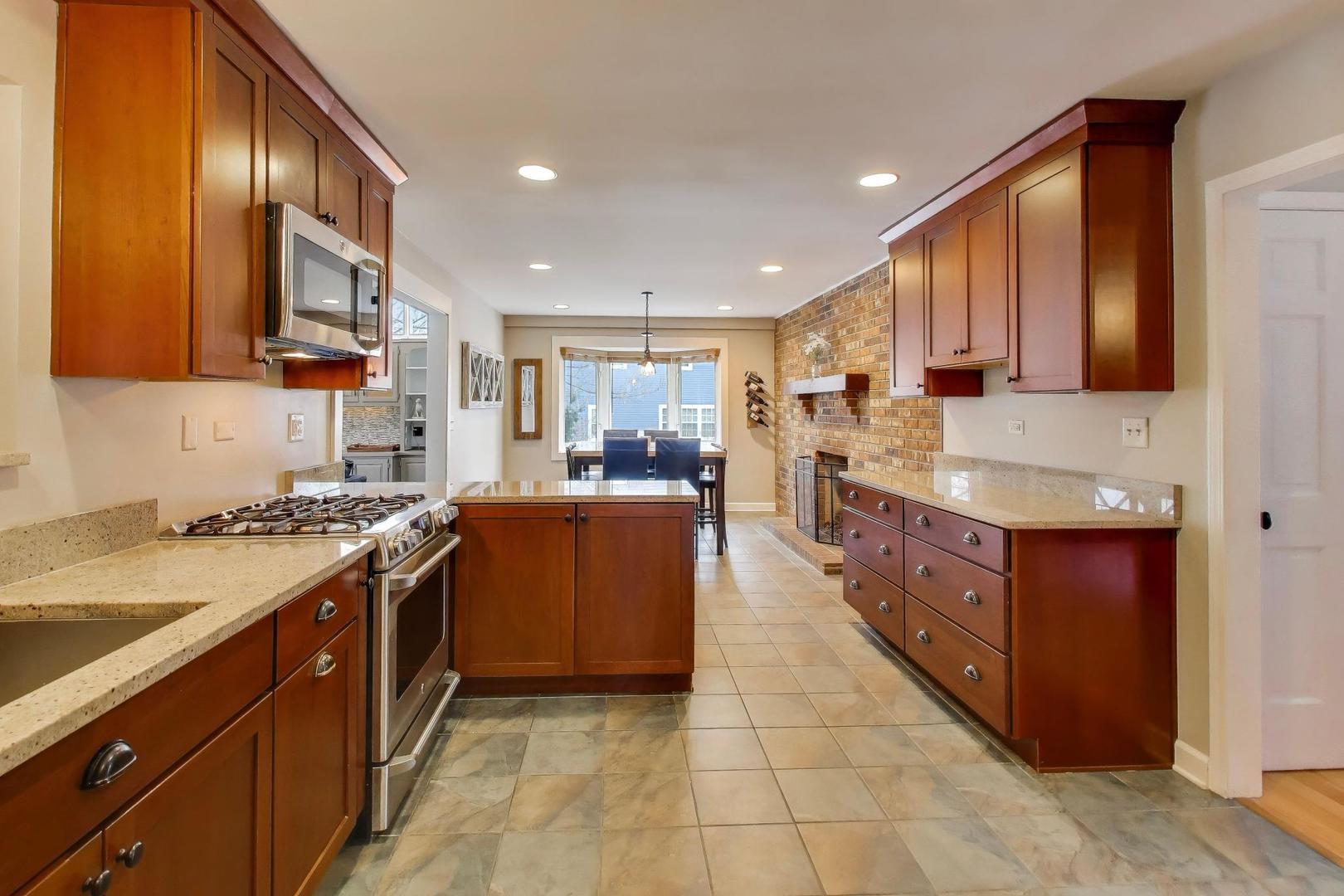 1605 Burning Trail, Wheaton, IL 60189