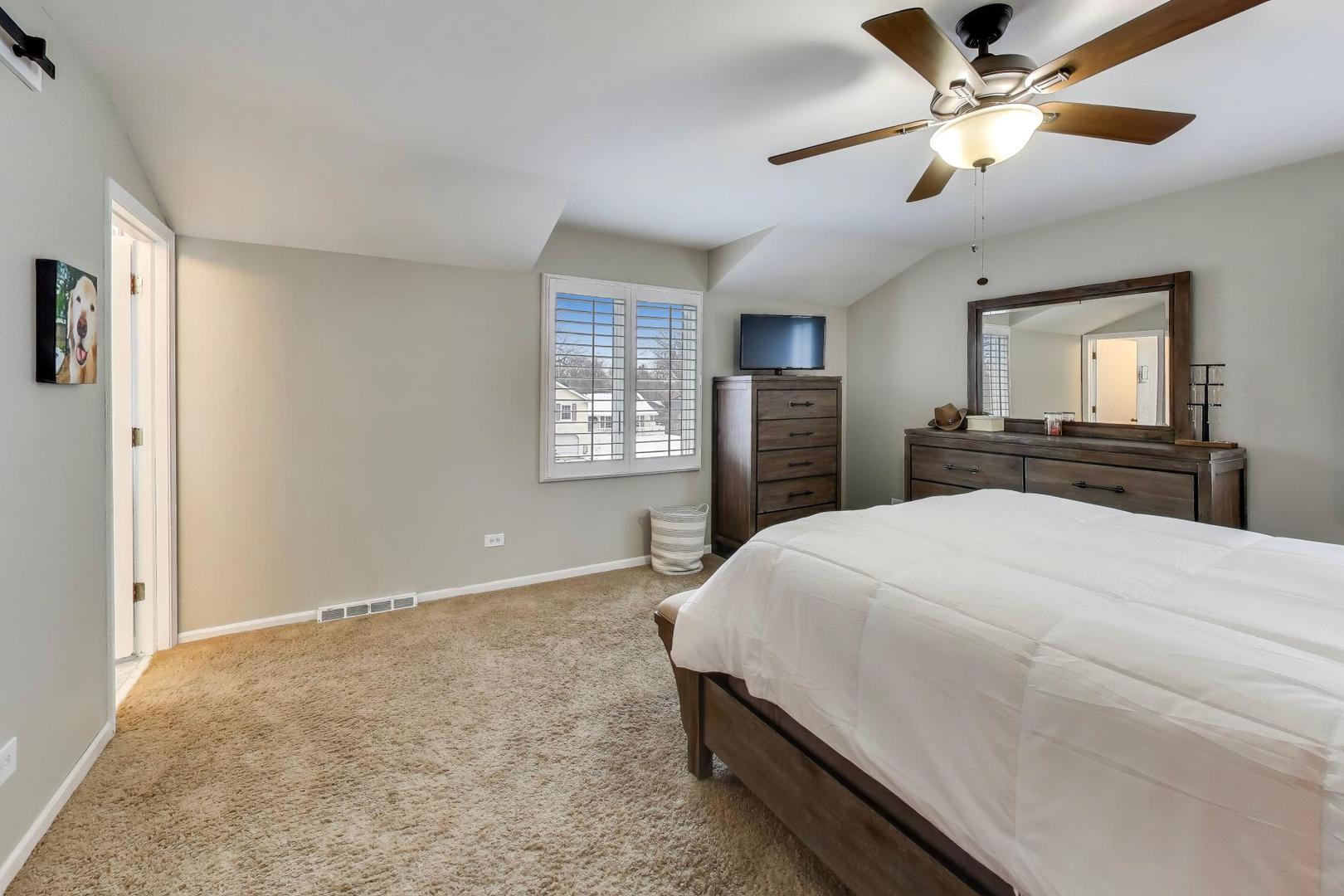 1605 Burning Trail, Wheaton, IL 60189