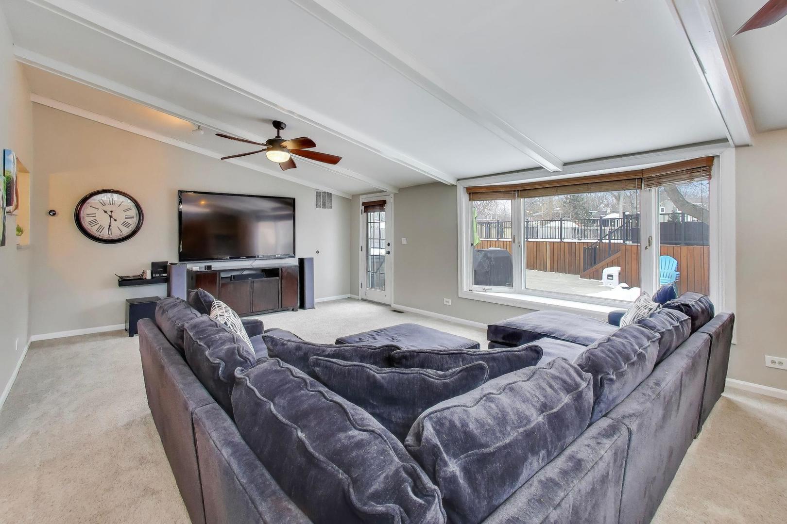 1605 Burning Trail, Wheaton, IL 60189