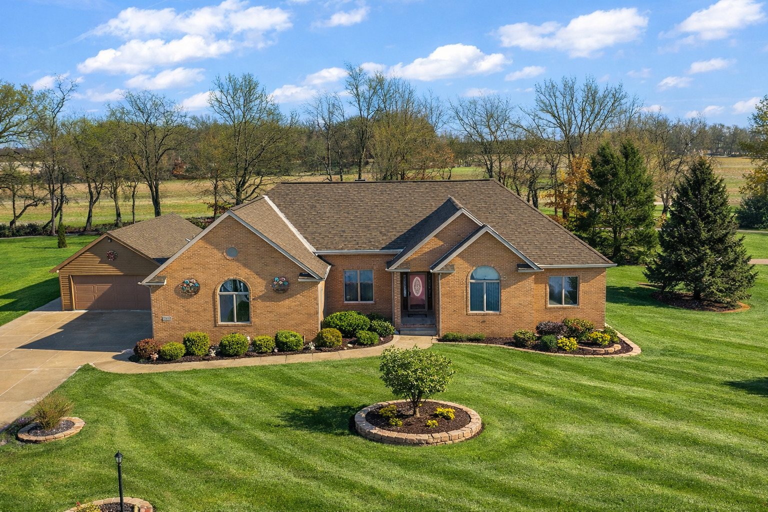 2651 Woodbine Drive, Valparaiso, IN 46383