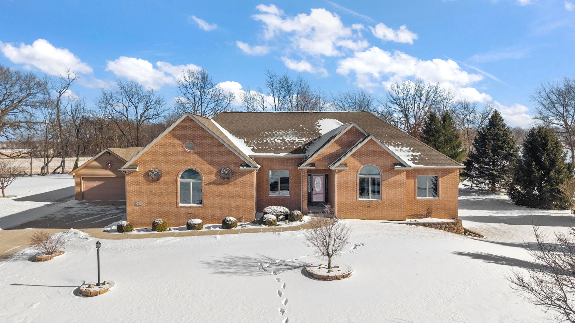 2651 Woodbine Drive, Valparaiso, IN 46383