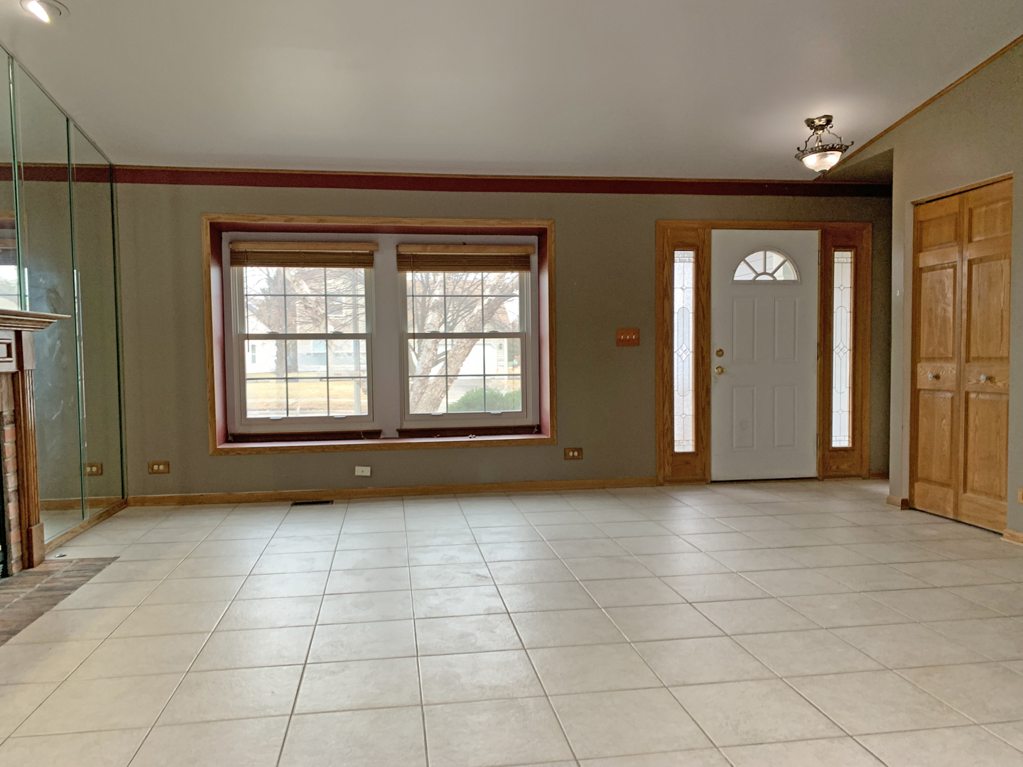 2472 Fox Drive, Aurora, IL 60506