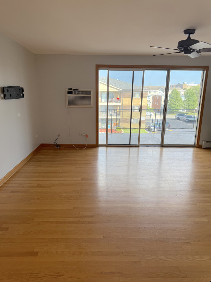 9407 S Roberts Road #3SE, Hickory Hills, IL 60457