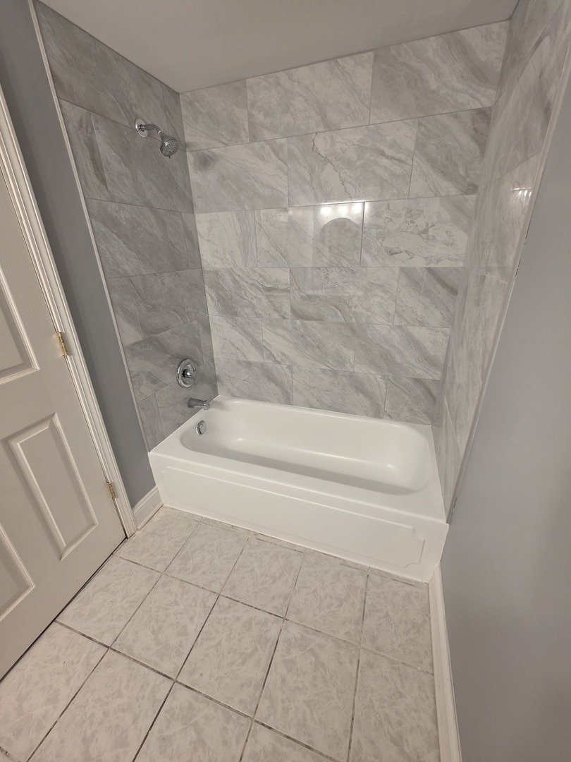 1195 Old Timber Court, Hoffman Estates, IL 60192