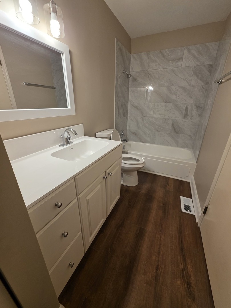 1195 Old Timber Court, Hoffman Estates, IL 60192