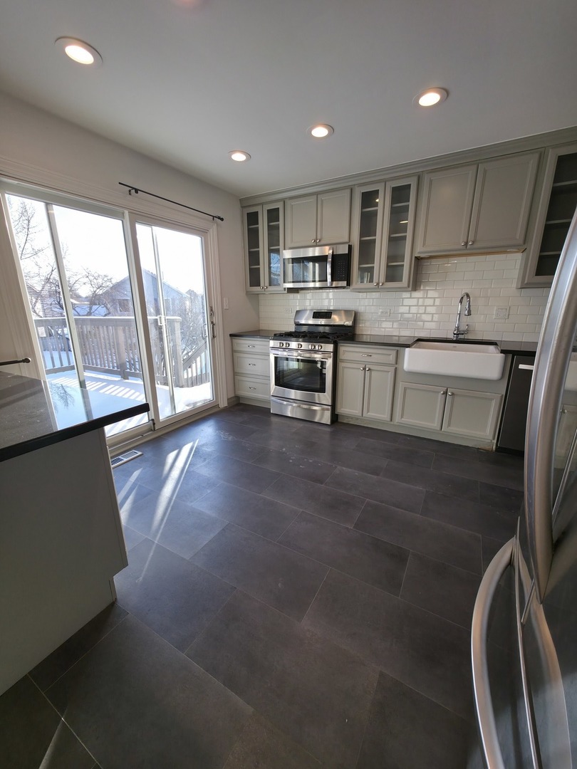 1195 Old Timber Court, Hoffman Estates, IL 60192