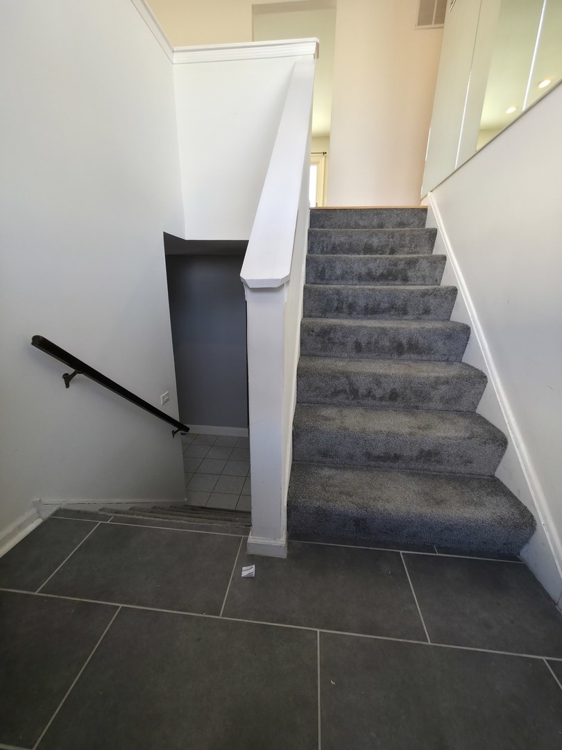 1195 Old Timber Court, Hoffman Estates, IL 60192