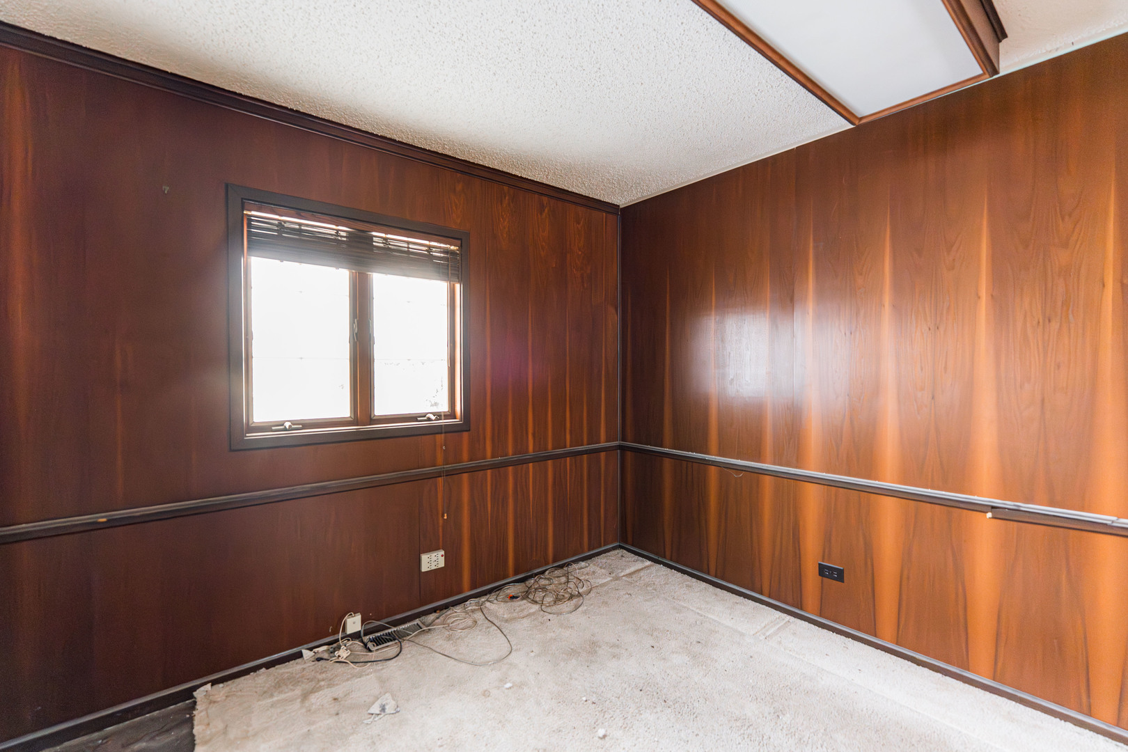 205 Pinecroft Drive, Roselle, IL 60172