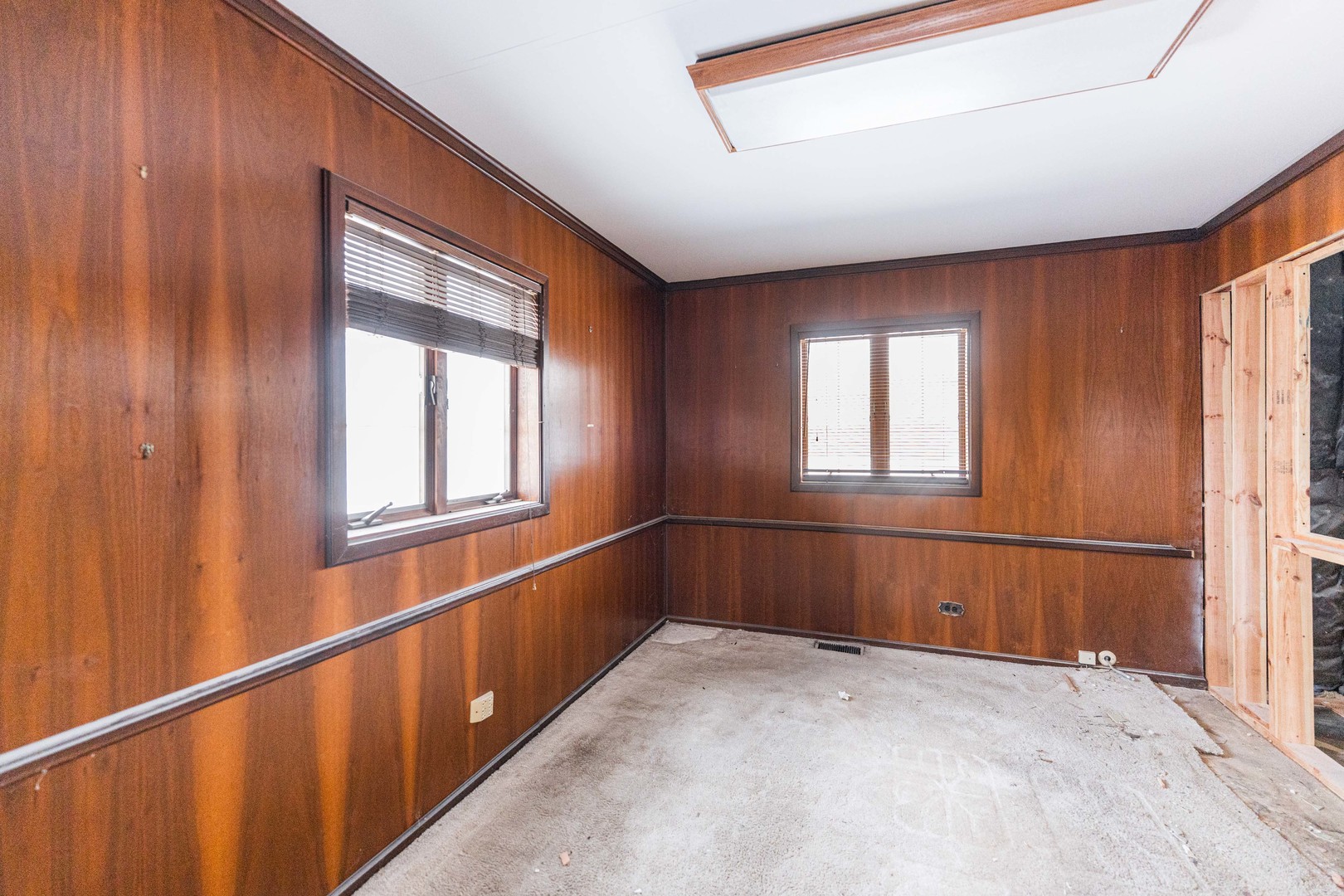 205 Pinecroft Drive, Roselle, IL 60172