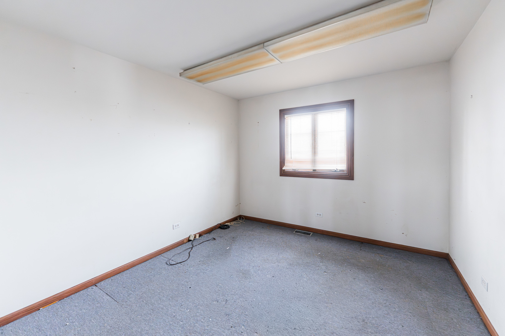 205 Pinecroft Drive, Roselle, IL 60172