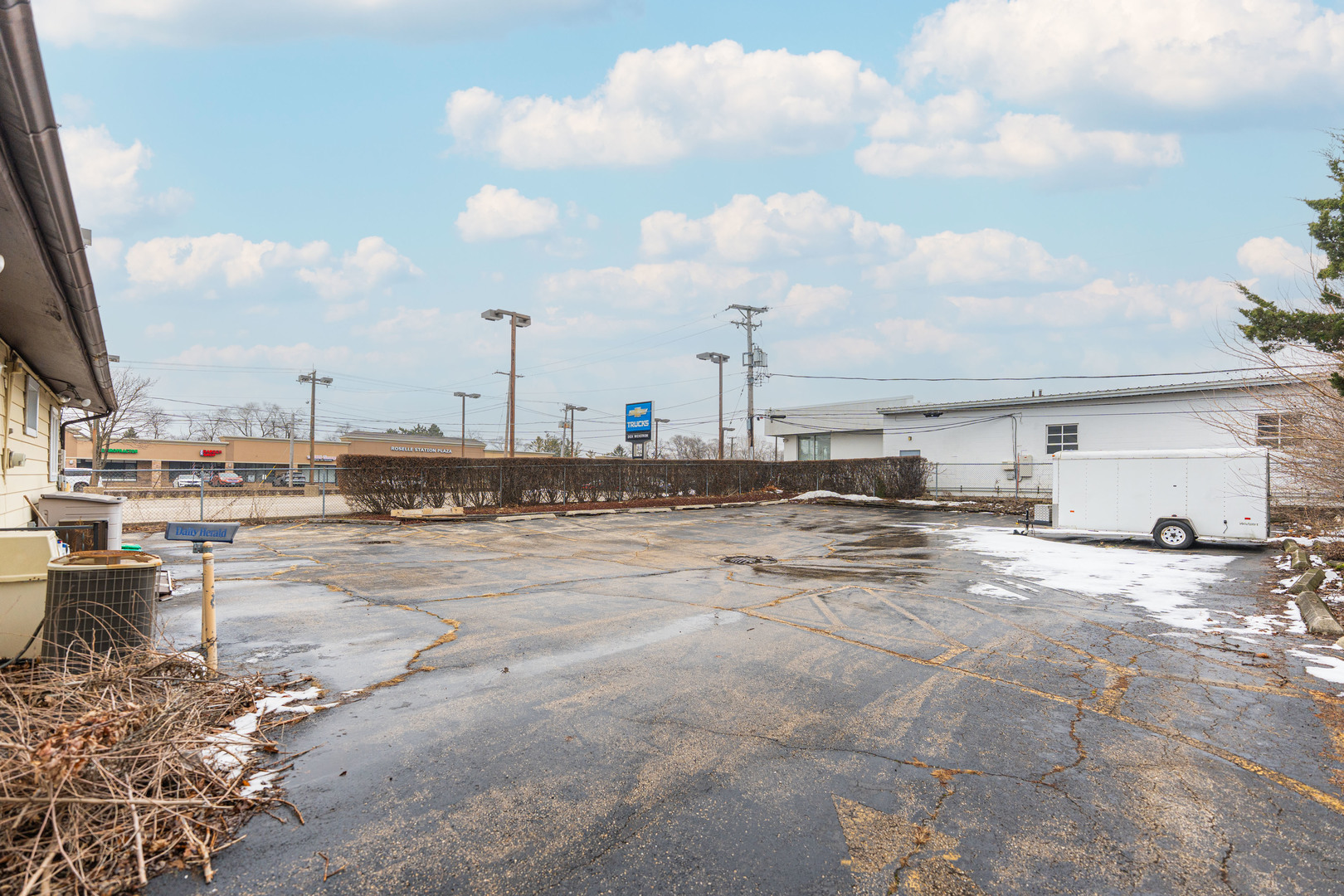 205 Pinecroft Drive, Roselle, IL 60172