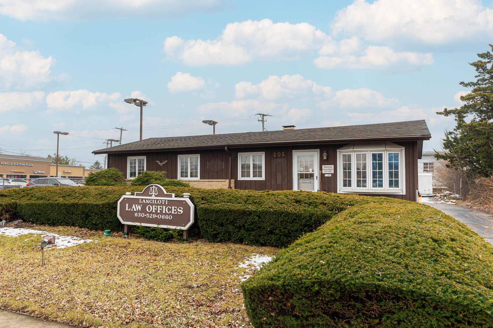 205 Pinecroft Drive, Roselle, IL 60172