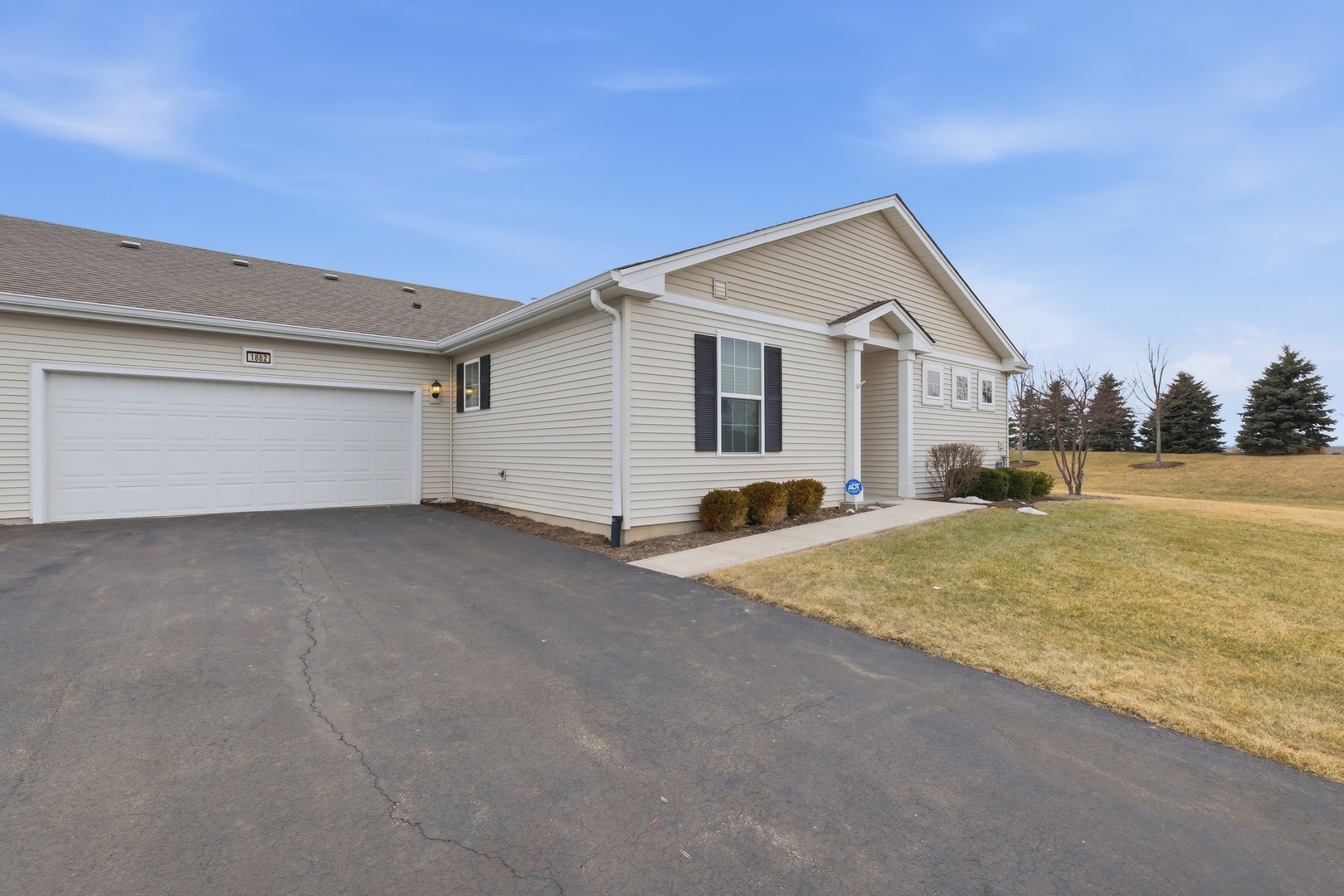 1882 Southern Circle #1882, Pingree Grove, IL 60140