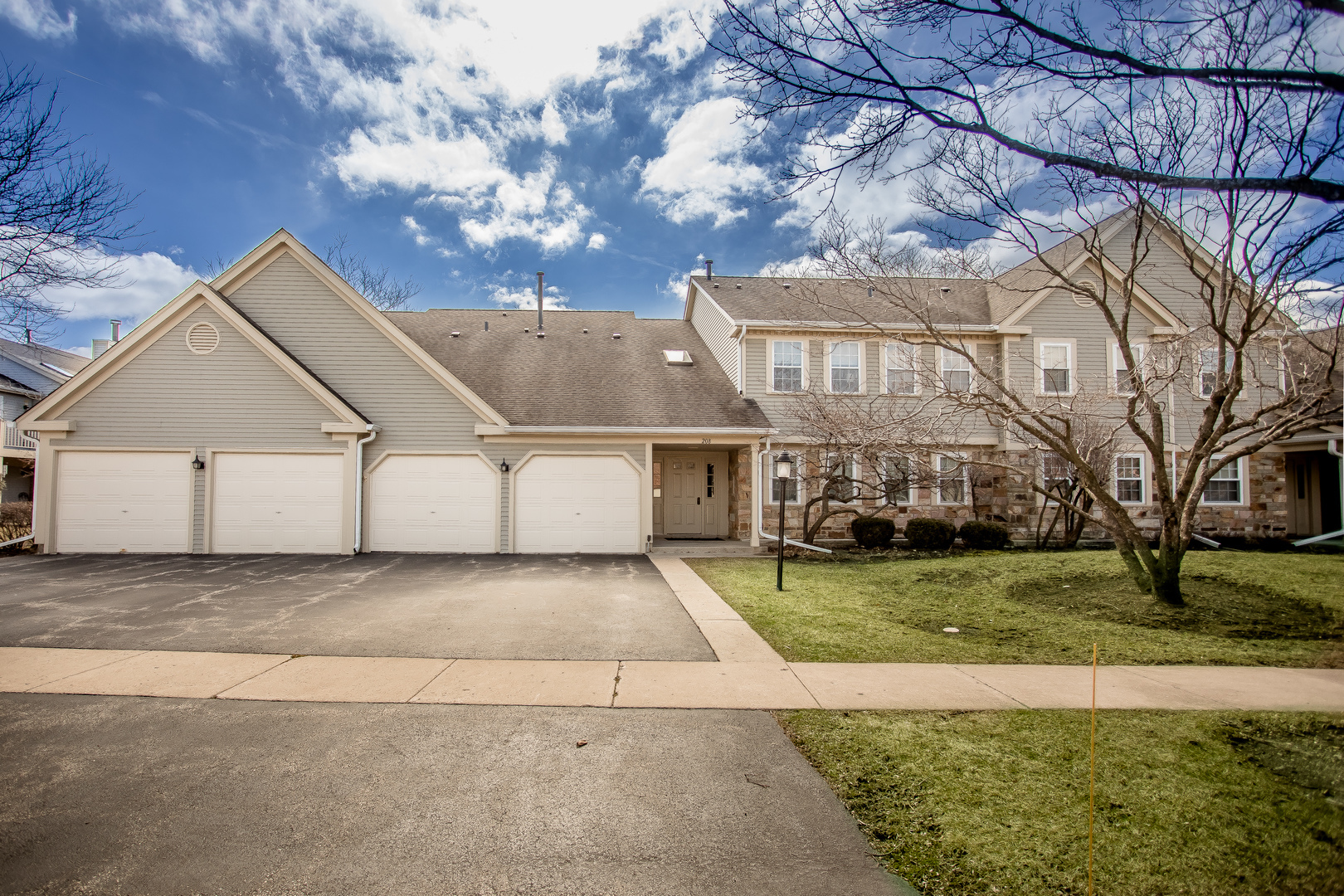 208 Dublin Lane #X2, Schaumburg, IL 60194