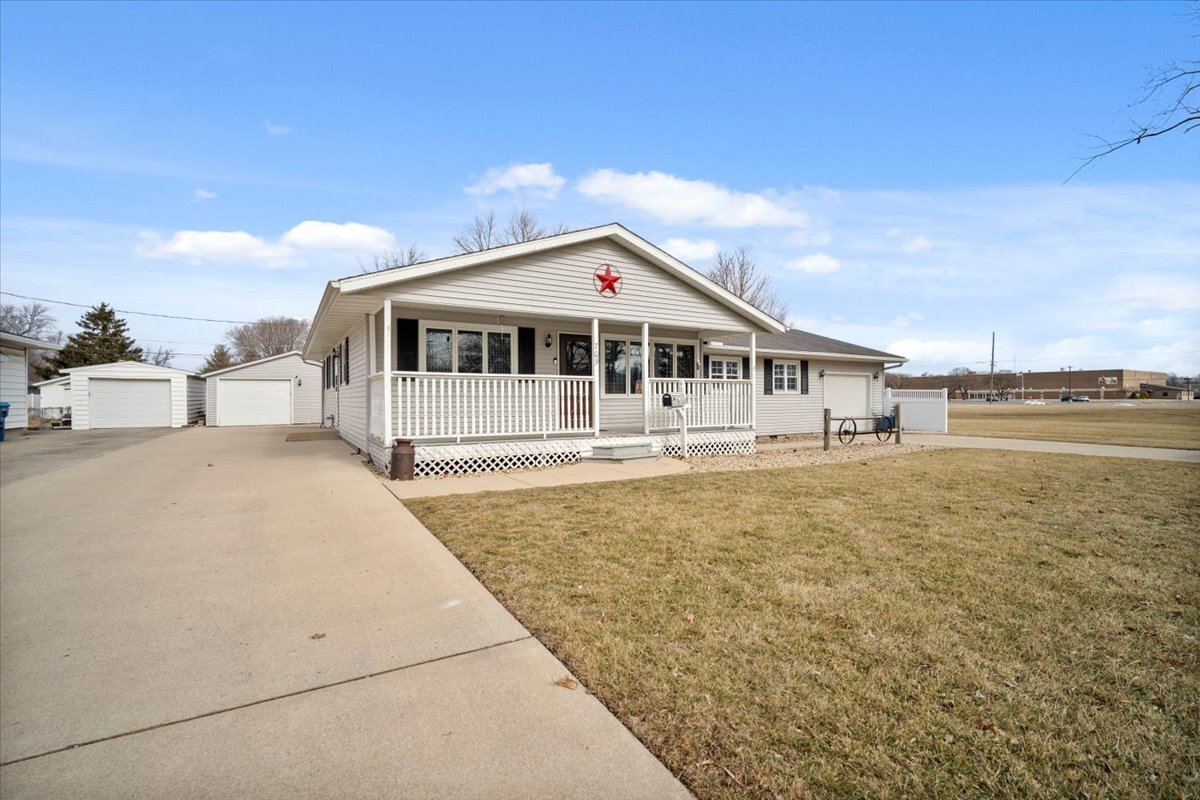 709 E Meade Street, Pontiac, IL 61764