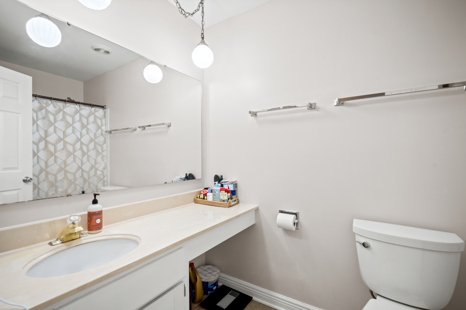 840 Sheldon Court #B, Wheaton, IL 60189