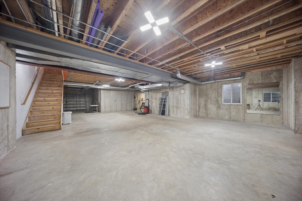 215 E Pine Avenue, Roselle, IL 60172