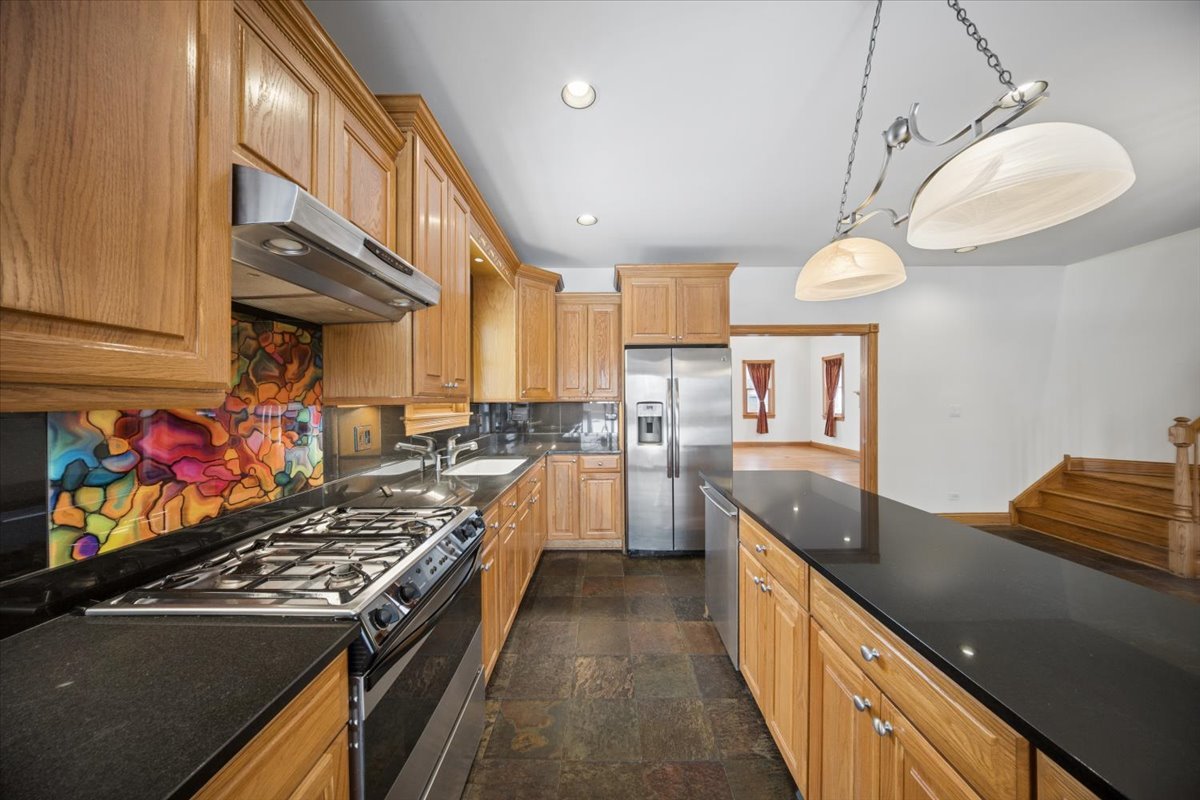 215 E Pine Avenue, Roselle, IL 60172