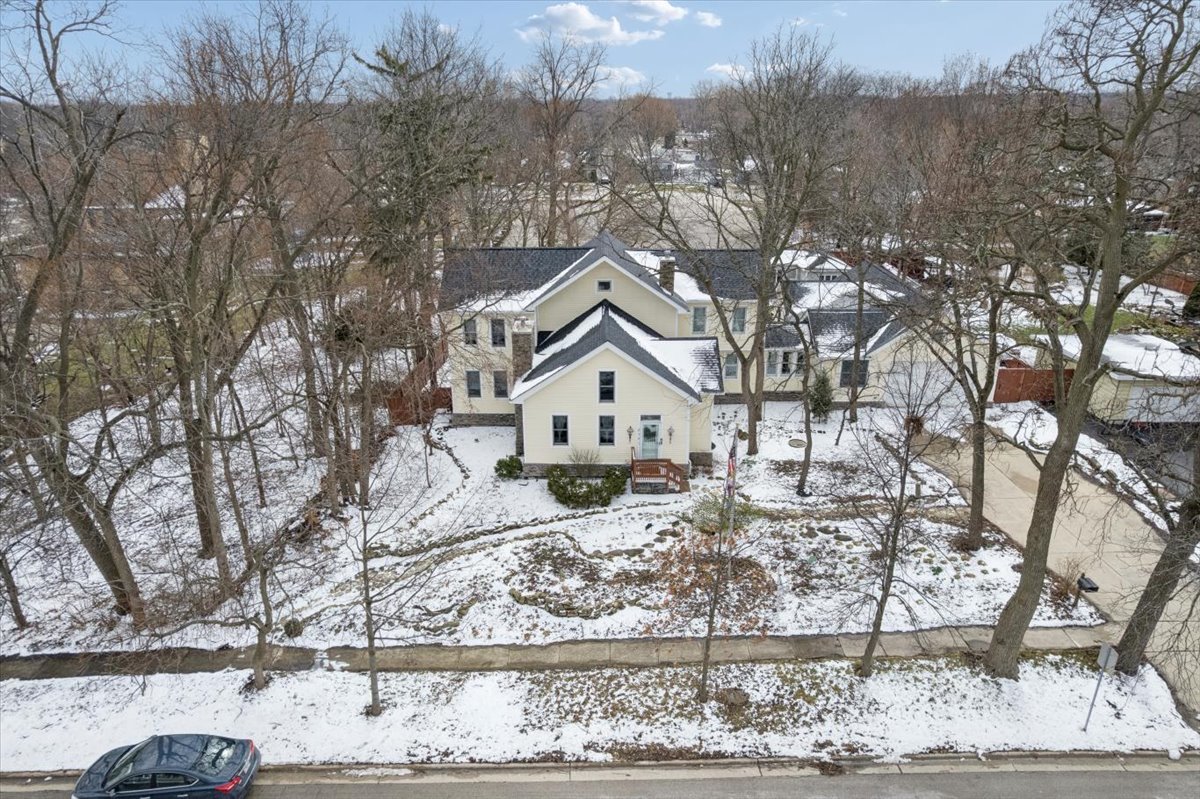 215 E Pine Avenue, Roselle, IL 60172