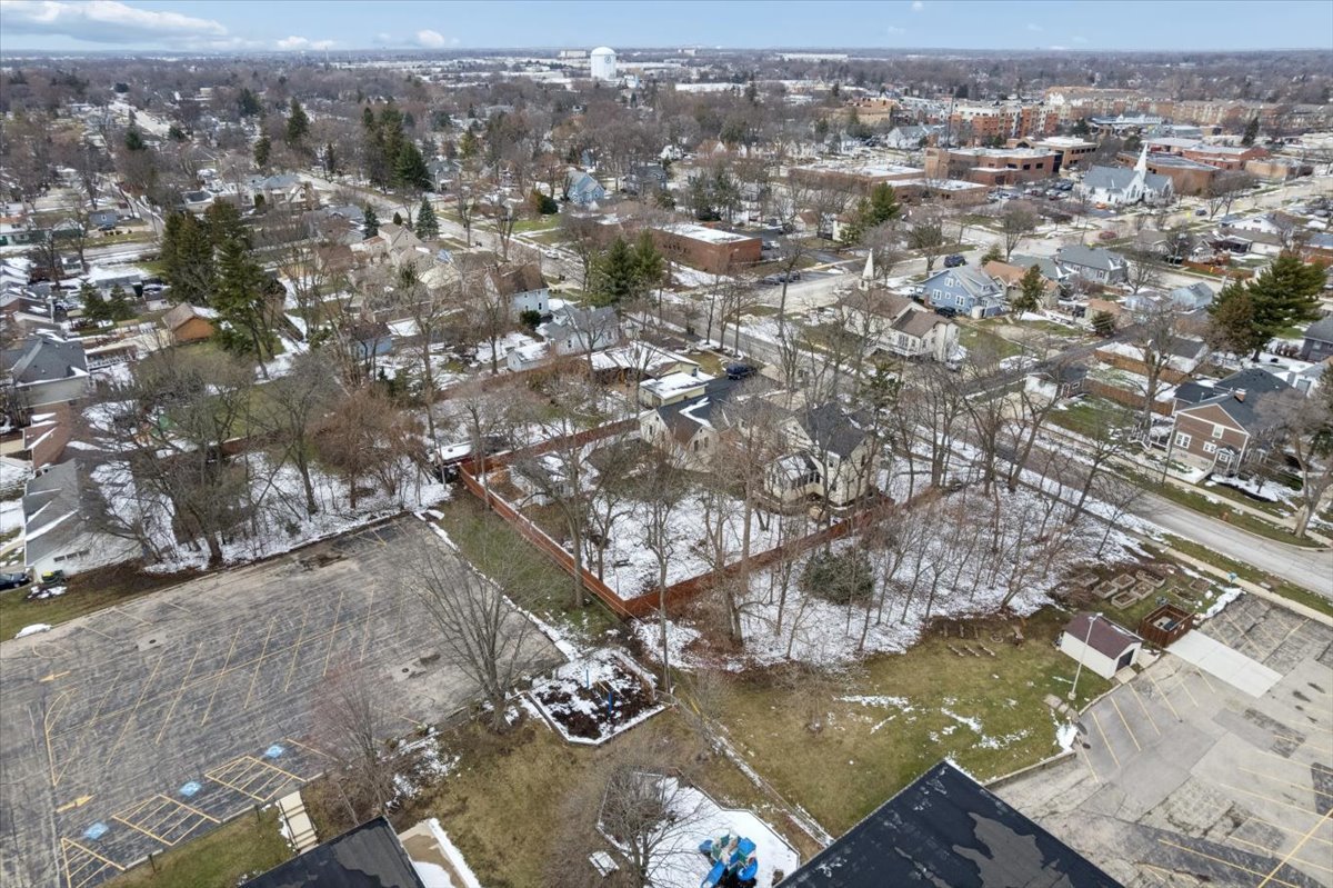 215 E Pine Avenue, Roselle, IL 60172